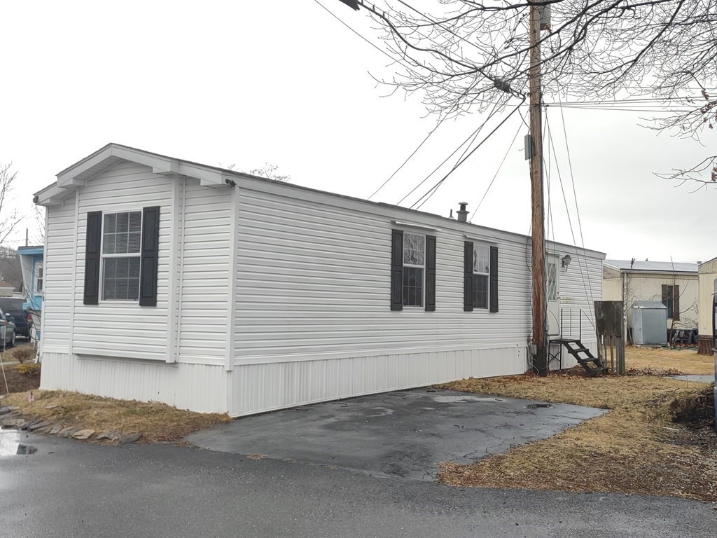 557 Southwest Cutoff, Unit 97 Worcester, MA 01607 - Photo 2 of 17 Gallery Image 2