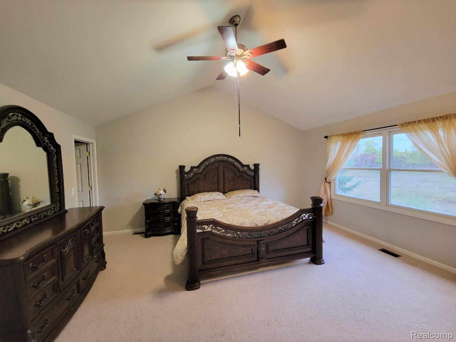 3674 Inverness Drive Rochester, MI 48306 - Photo 9 of 19 MASSIVE MASTER~NATURE YOURONLY NEIGHBOR