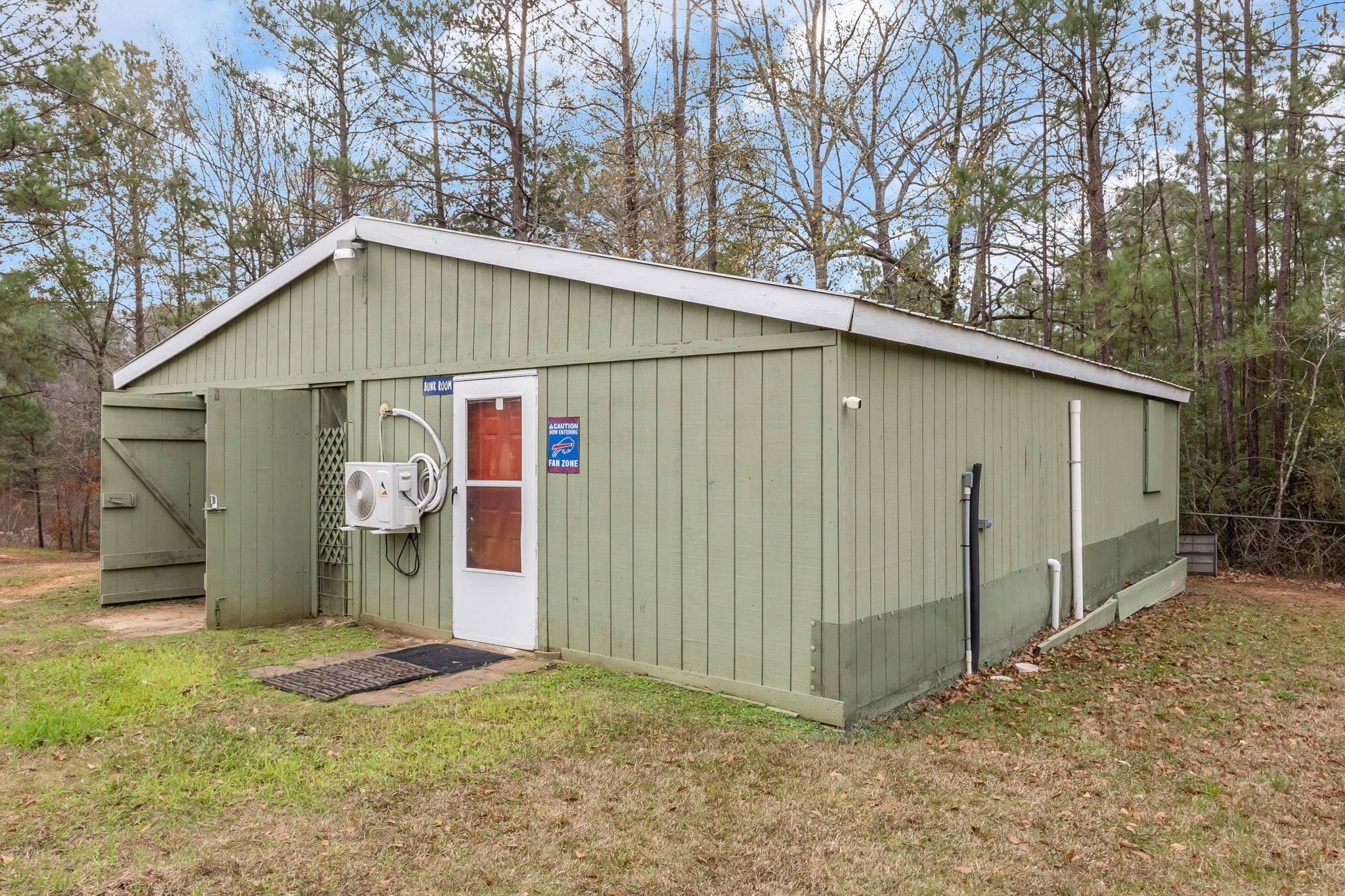 12498 Highway 69 Colmesneil, TX 75938 - Photo 24 of 50 a view of a small house with wooden fence