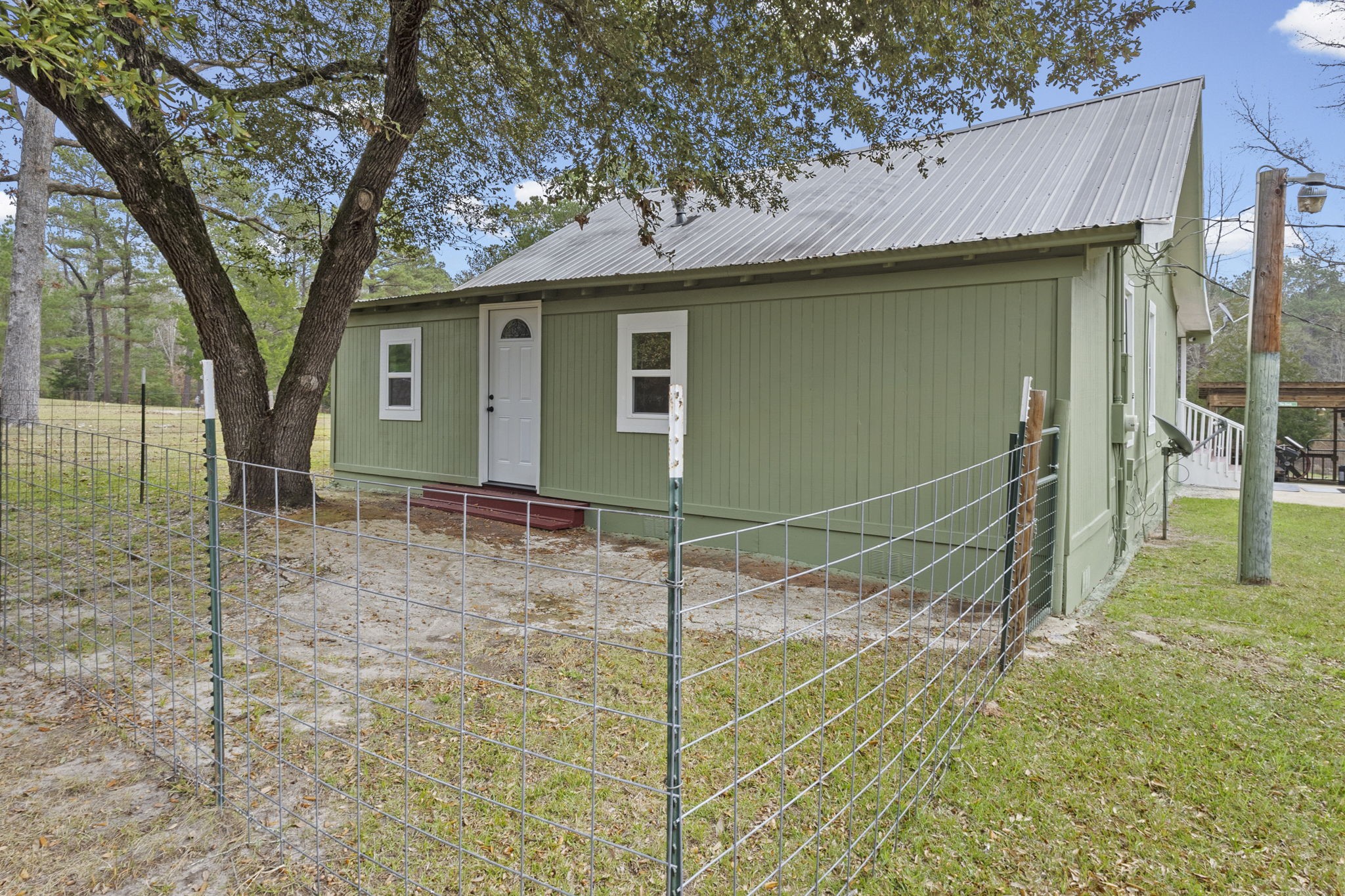 12498 Highway 69 Colmesneil, TX 75938 - Photo 4 of 50 a view of a house with backyard