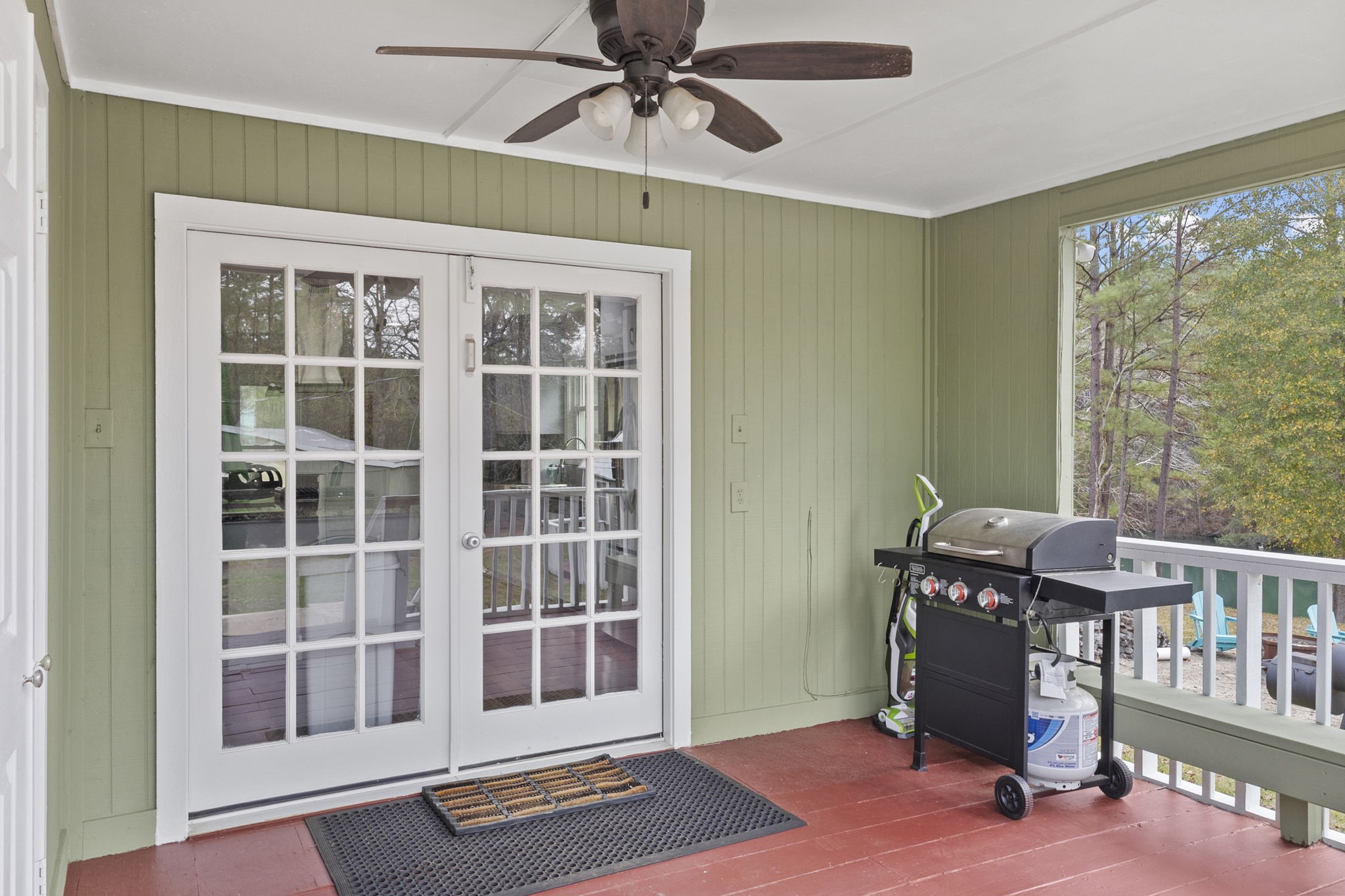 12498 Highway 69 Colmesneil, TX 75938 - Photo 5 of 50 a view of a room with workspace and windows
