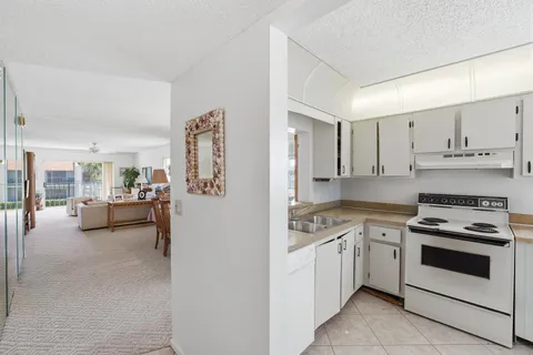$160,000 | 2925 Southwest 22nd Avenue, Unit 2080, Delray Beach, FL 33445
