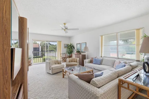 $160,000 | 2925 Southwest 22nd Avenue, Unit 2080, Delray Beach, FL 33445