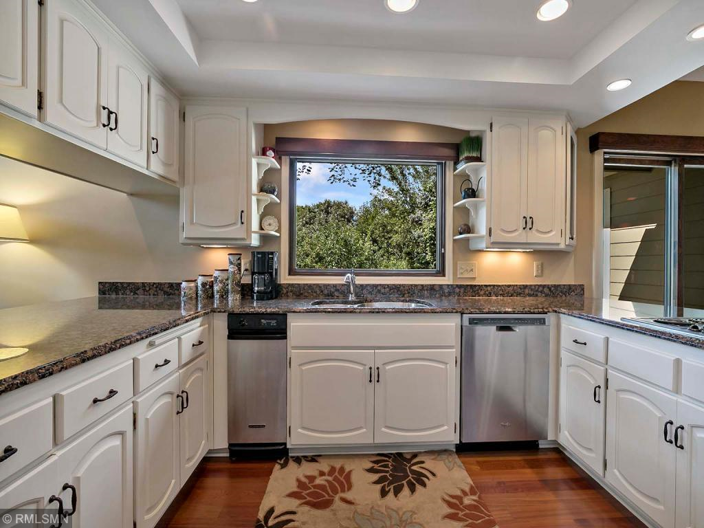 10369 Bluff Road Eden Prairie, MN 55347 - Photo 13 of 41 Gallery Image 13