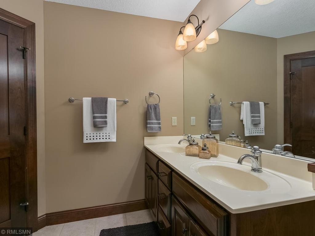 10369 Bluff Road Eden Prairie, MN 55347 - Photo 23 of 41 Gallery Image 23
