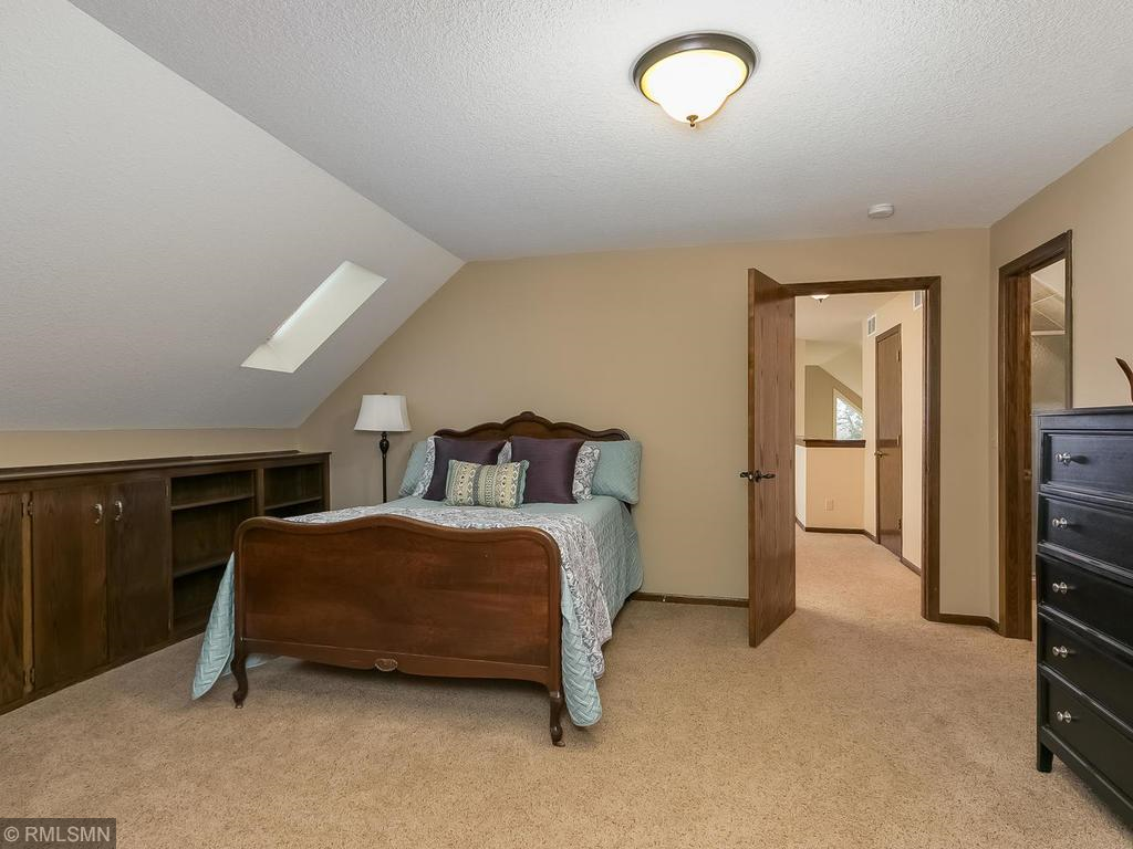 10369 Bluff Road Eden Prairie, MN 55347 - Photo 24 of 41 Gallery Image 24