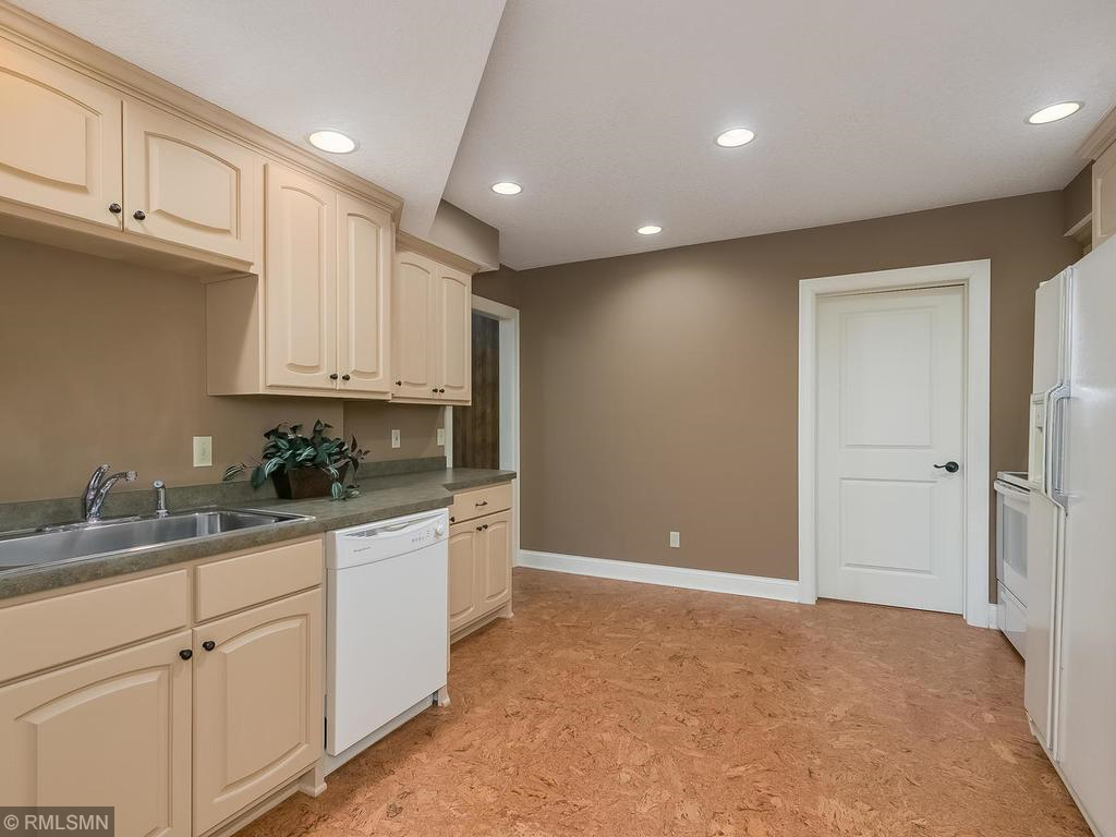 10369 Bluff Road Eden Prairie, MN 55347 - Photo 31 of 41 Gallery Image 31