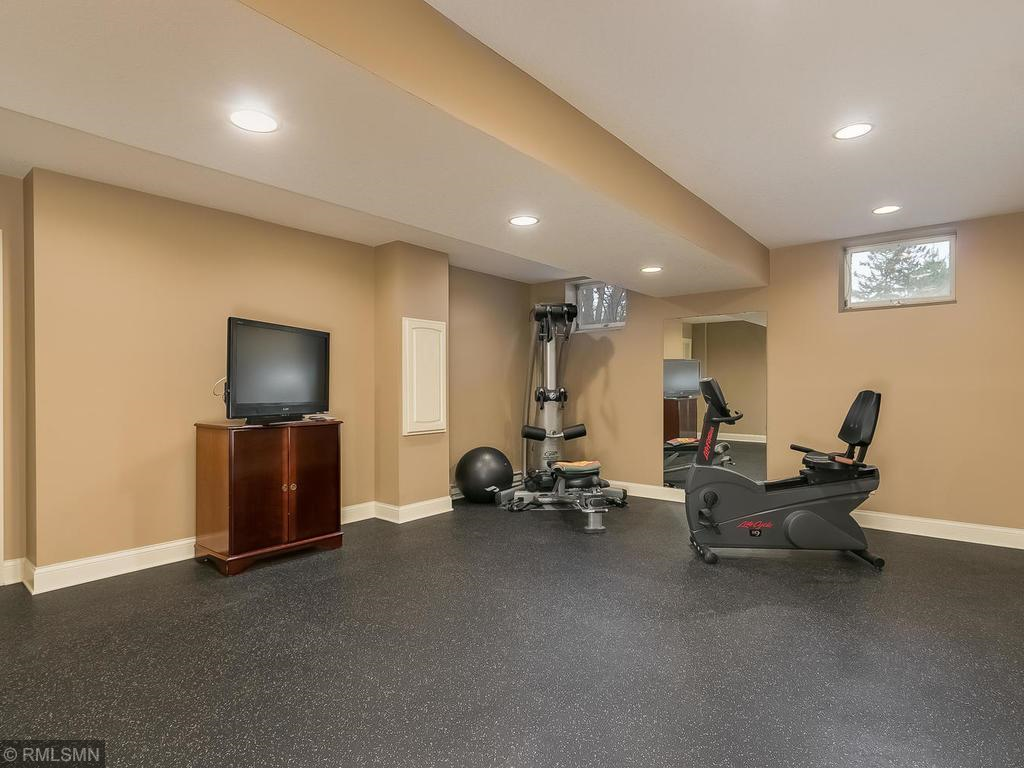 10369 Bluff Road Eden Prairie, MN 55347 - Photo 33 of 41 Gallery Image 33
