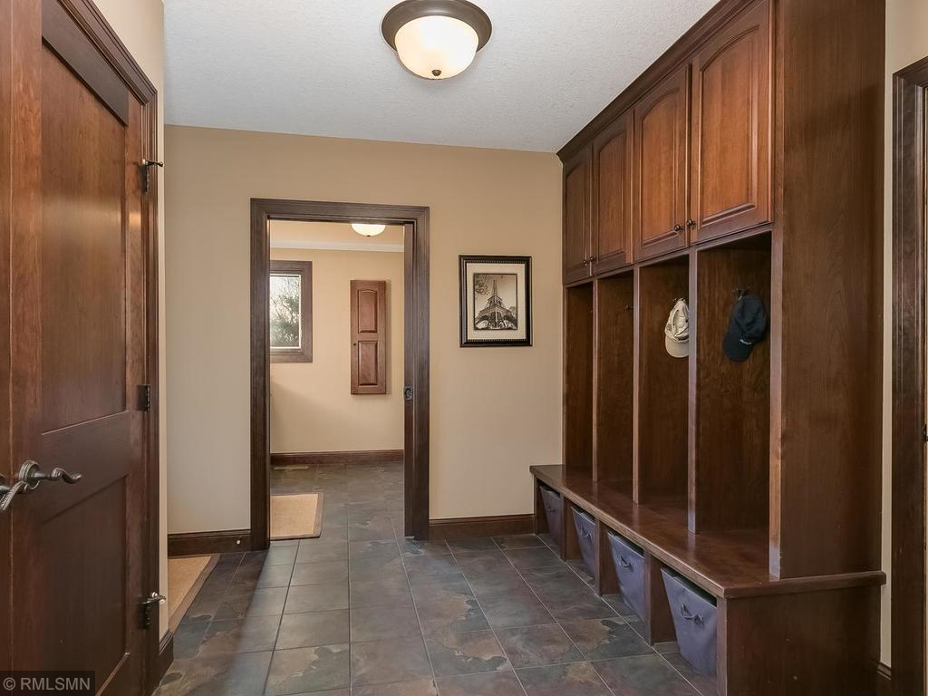 10369 Bluff Road Eden Prairie, MN 55347 - Photo 34 of 41 Gallery Image 34