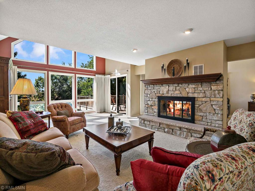 10369 Bluff Road Eden Prairie, MN 55347 - Photo 8 of 41 Gallery Image 8