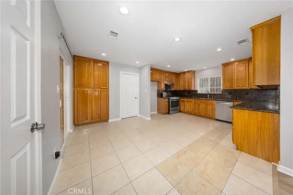 $4,100 | 642 North 6th Avenue, Upland, CA 91786