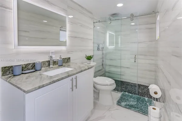 $2,500 | 980 West 45th Place, Unit 2, Hialeah, FL 33012