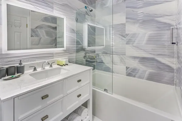 $2,500 | 980 West 45th Place, Unit 2, Hialeah, FL 33012