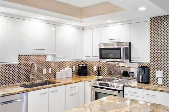 $925,000 | 1212 Benjamin Franklin Drive, Unit 206, Sarasota, FL 34236