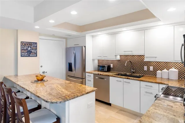 $925,000 | 1212 Benjamin Franklin Drive, Unit 206, Sarasota, FL 34236