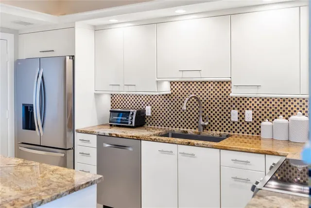 $925,000 | 1212 Benjamin Franklin Drive, Unit 206, Sarasota, FL 34236