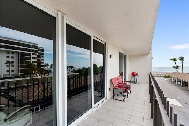 $925,000 | 1212 Benjamin Franklin Drive, Unit 206, Sarasota, FL 34236