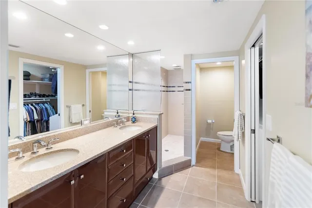 $925,000 | 1212 Benjamin Franklin Drive, Unit 206, Sarasota, FL 34236