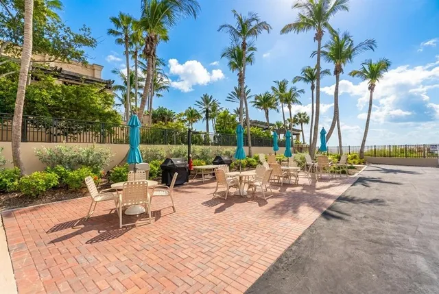 $925,000 | 1212 Benjamin Franklin Drive, Unit 206, Sarasota, FL 34236