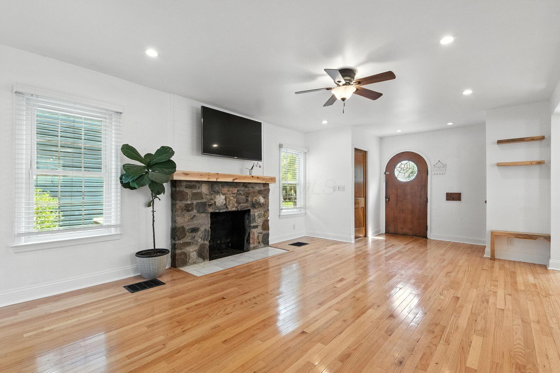 933 Vernon Road Columbus, OH 43209 - Photo 7 of 55 Family / Living Room