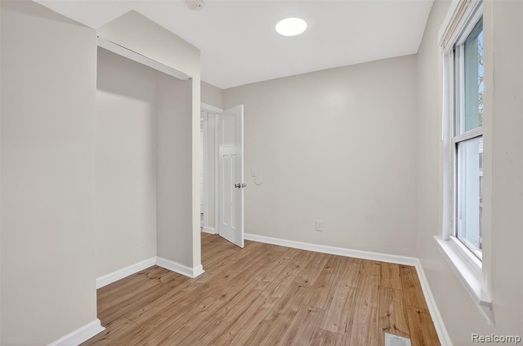 4910 Hughes Road Lansing, MI 48910 - Photo 20 of 27