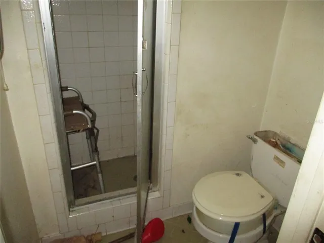 a bathroom with a toilet and a shower