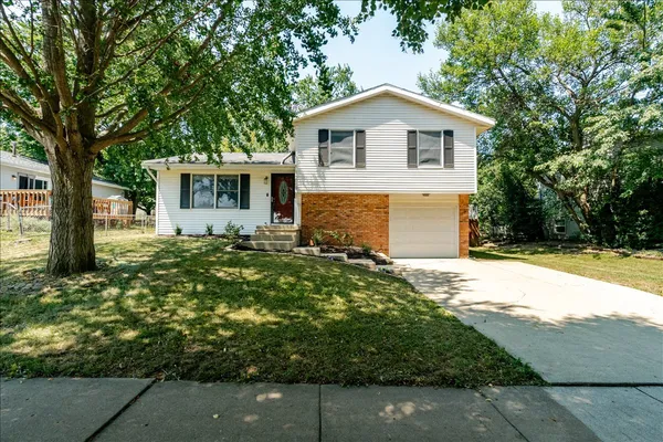 $226,900 | 1216 North Hershey Road, Bloomington, IL 61704