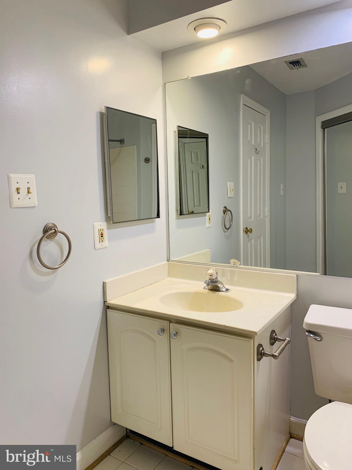 6832 Hayley Ridge Way, Unit G Baltimore, MD 21209 - Photo 17 of 34 Master bathroom w/soaking tub & shower