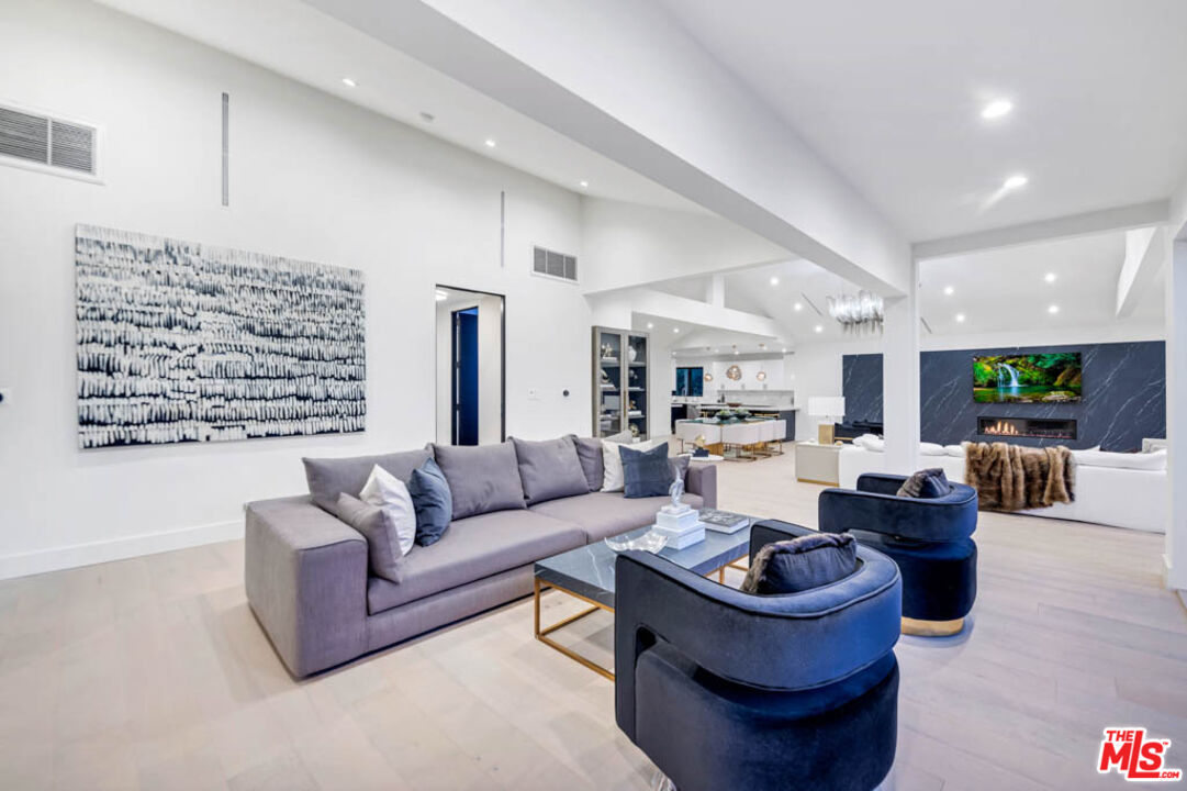 2990 Lakeridge Drive Los Angeles, CA 90068 - Photo 9 of 53 a living room with furniture and a large window