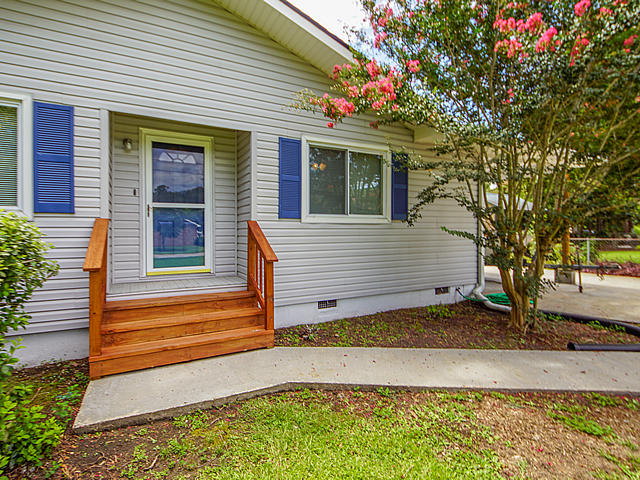 2117 Oakland Road Charleston, SC 29414 - Photo 2 of 33 2117 Front 2