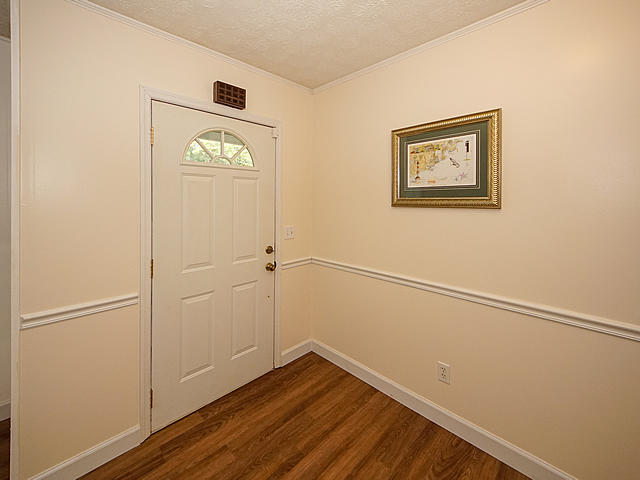 2117 Oakland Road Charleston, SC 29414 - Photo 3 of 33 2117 Foyer