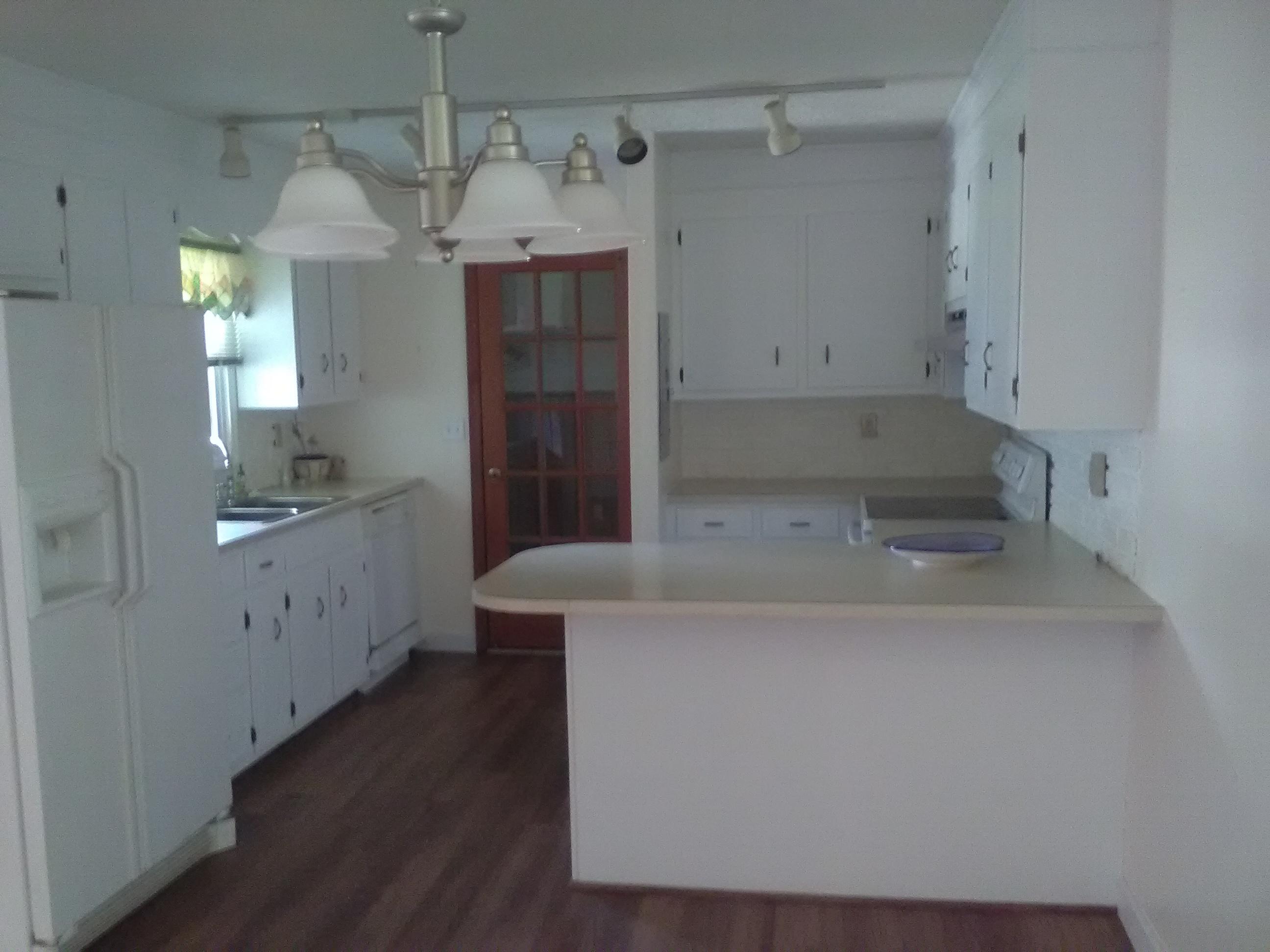2117 Oakland Road Charleston, SC 29414 - Photo 7 of 33 2117 Oakland cabinets