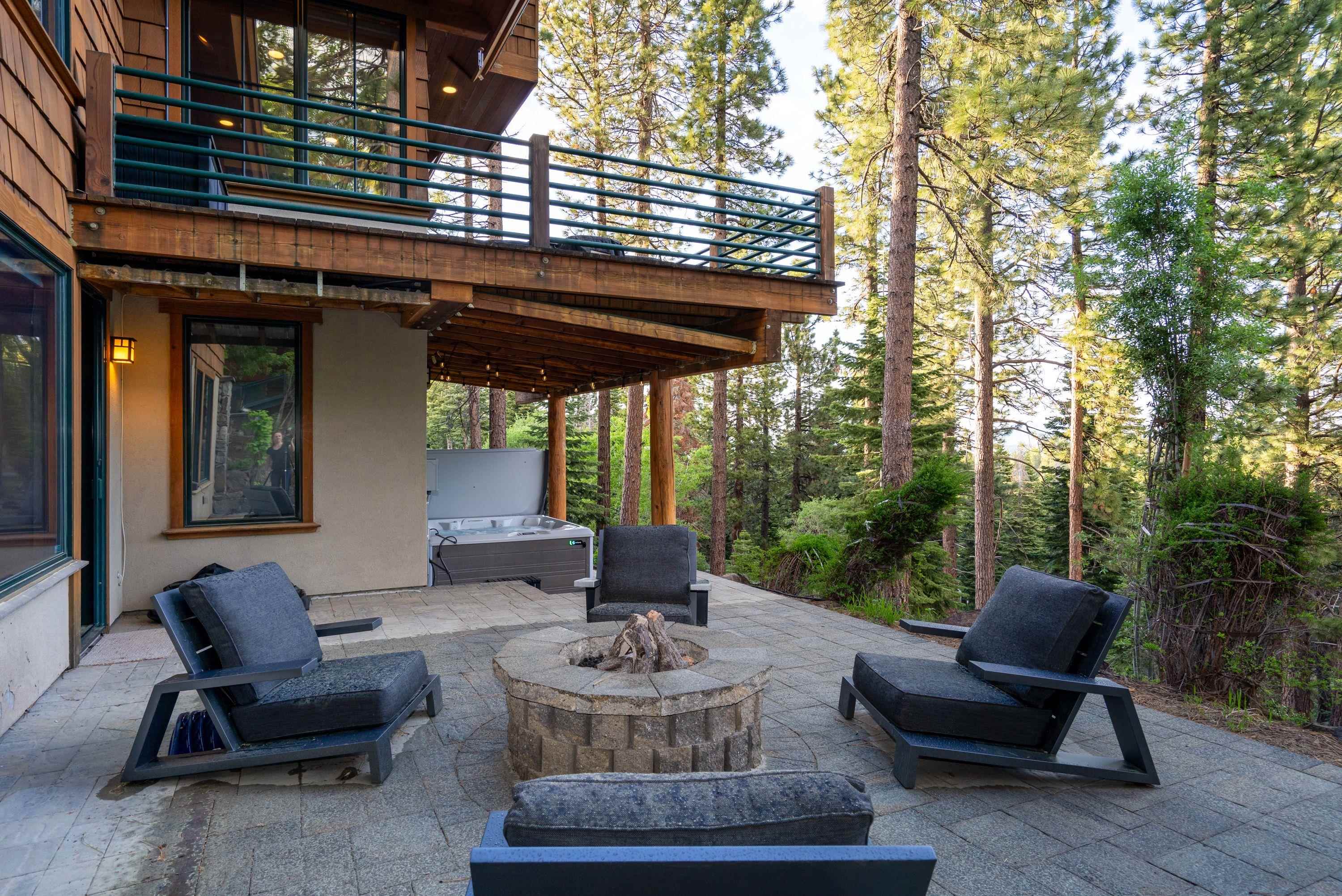 1723 Grouse Ridge Road Truckee, CA 96161 - Photo 27 of 27 a view of a patio with a table and chairs