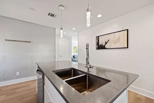 $2,100 | 1171 Nickols Avenue, Unit 1, Austin, TX 78721