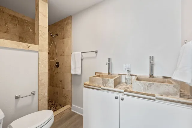 $2,100 | 1171 Nickols Avenue, Unit 1, Austin, TX 78721