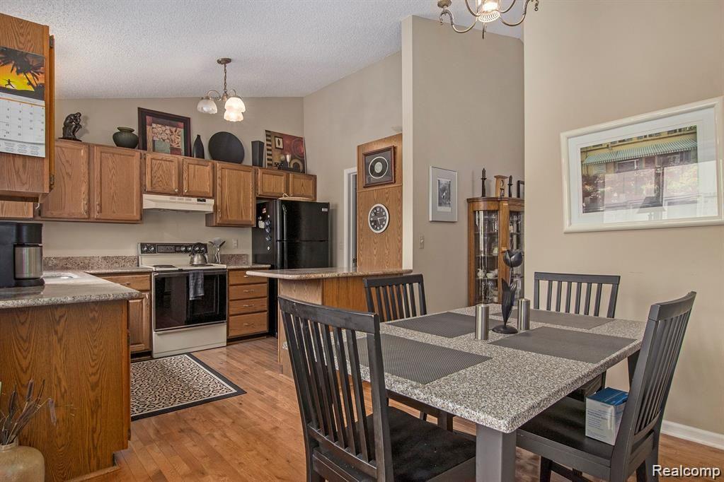 22220 River Ridge Trail Farmington Hills, MI 48335 - Photo 4 of 29