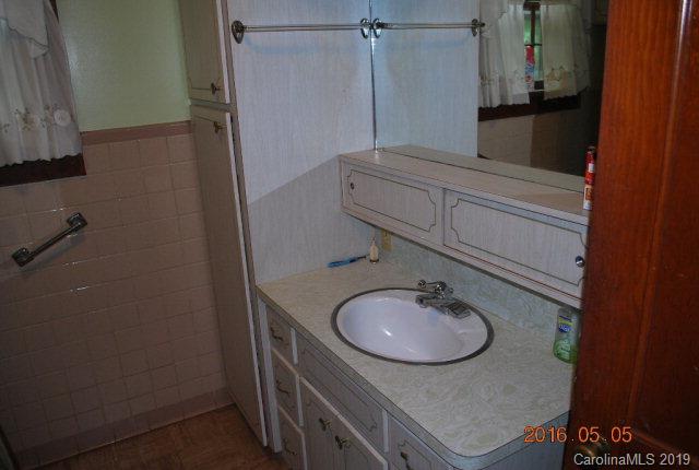 7632 Old Linville Road Marion, NC 28752 - Photo 14 of 38 Gallery Image 14