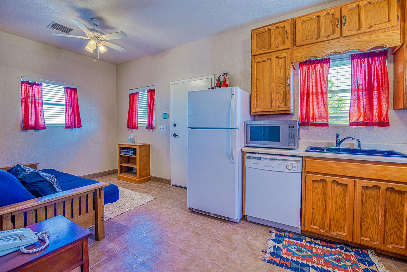 656 Cox Road El Paso, TX 79932 - Photo 48 of 74 kitchen in apt