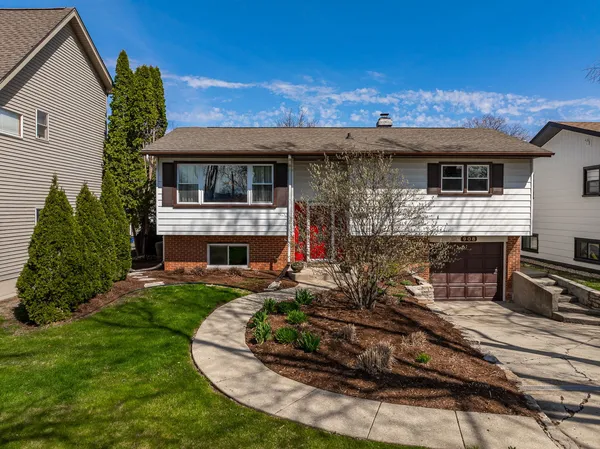 $550,000 | 908 40th Street, Downers Grove, IL 60515