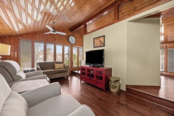 $550,000 | 908 40th Street, Downers Grove, IL 60515