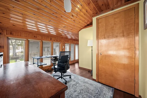 $550,000 | 908 40th Street, Downers Grove, IL 60515