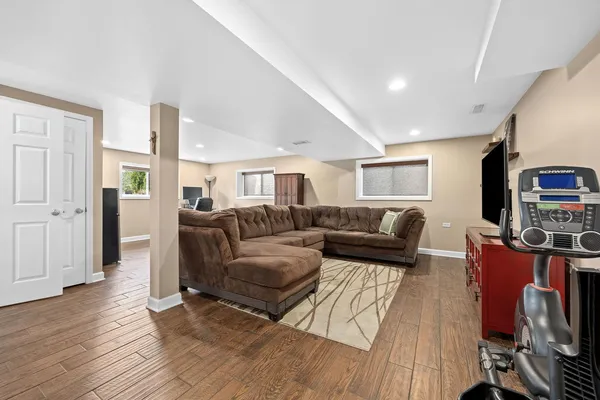 $550,000 | 908 40th Street, Downers Grove, IL 60515