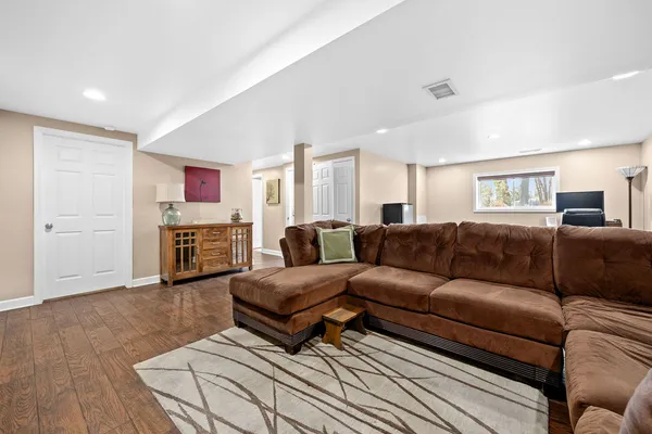 $550,000 | 908 40th Street, Downers Grove, IL 60515