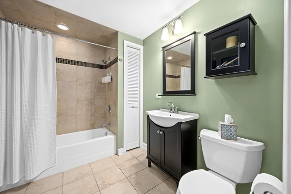 $550,000 | 908 40th Street, Downers Grove, IL 60515