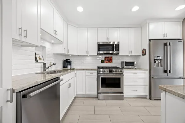 $550,000 | 908 40th Street, Downers Grove, IL 60515