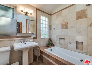 1328 Palms Boulevard Venice, CA 90291 - Photo 13 of 41