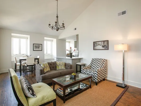 $2,200 | 937 St Louis Street, Unit 3, New Orleans, LA 70112