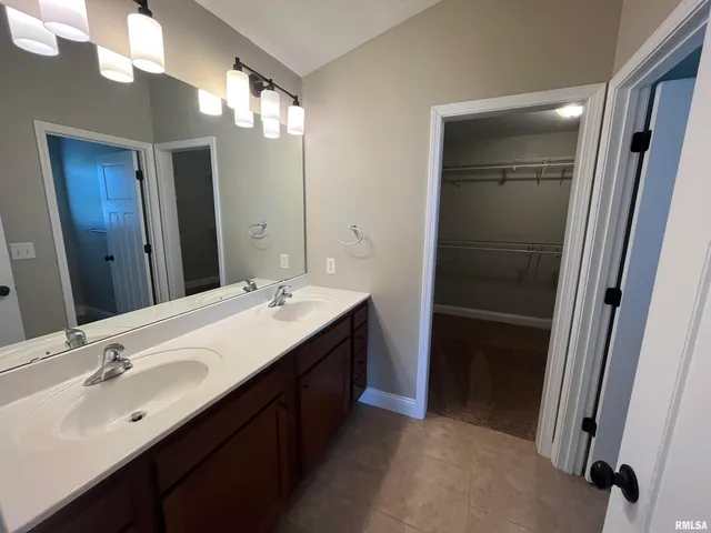 $1,900 | 1118 Koufax Drive, Chatham, IL 62629