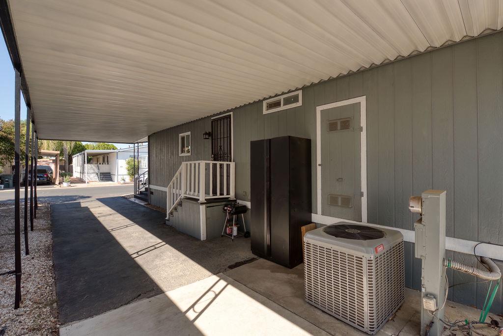 107 Schooner Lane Modesto, CA 95356 - Photo 29 of 43 a room with furniture