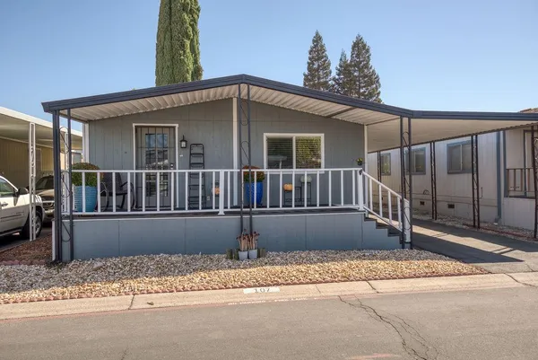 a view of a house with a backyard
